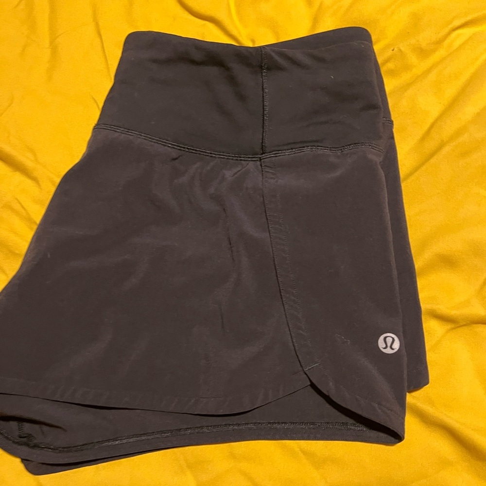 Lululemon Hotty Hot shorts 4”